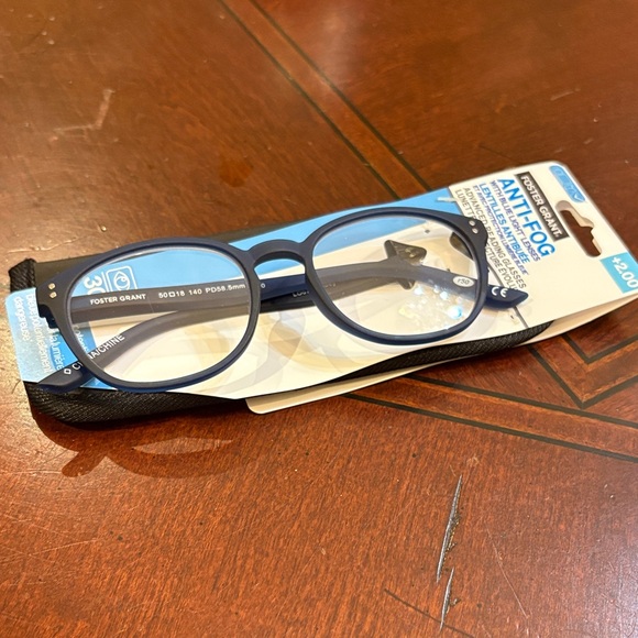 Foster Grant Navy Blue Anti-Fog reading Glasses and coordinating case. - Picture 1 of 7